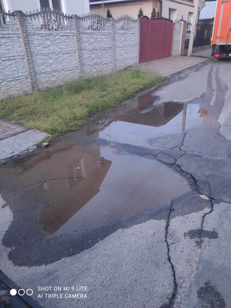 Прорив водопроводу на вул. В. Ганцова: будинки №3–16, 18 залишились без води