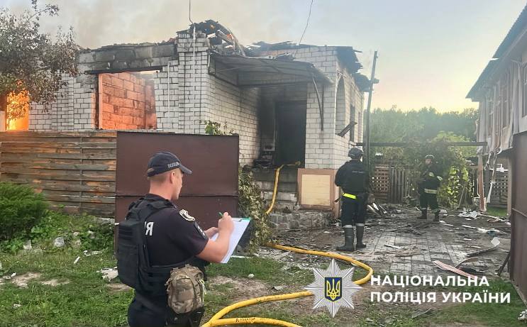 На Чернігівщині через атаку дроном поранена родина з трьома дітьми