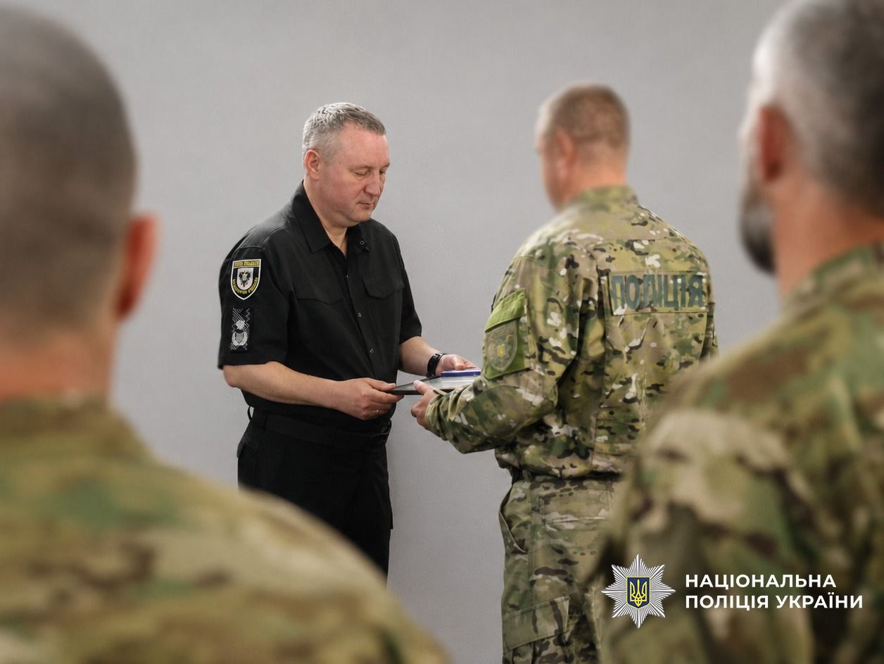 Chernihiv Police Chief Honours Rifle Battalion Fighters at the Front